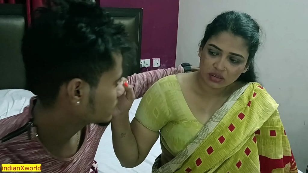 Indian Sexy Aunty Fucked By TV Mechanic – DesiHotSex Porn Video